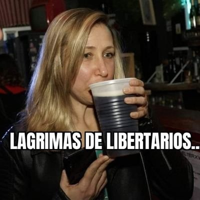 Hay que salir de Palermo. Yo NO lo voté. Siéntate en la vereda y verás el cadáver de tu enemigo pasar.
No me simpatizan las personas optimistas.