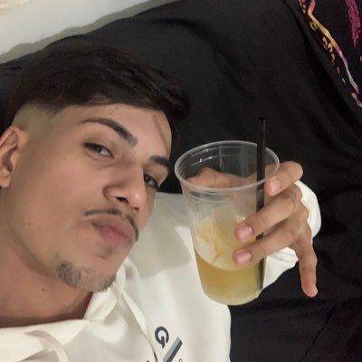 rodrigoue_'s profile picture. 