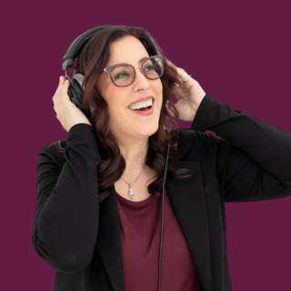 Professional Voice Over Talent, Audio Branding Podcast Host (https://t.co/tehBzc681e), Singer & enthusiastic Media Geek. #voiceovers #audiobranding #DnD
