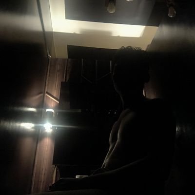 Sex has become too common. Let's be friends instead.
想幹的話也可以,但也要跟我聊天一下