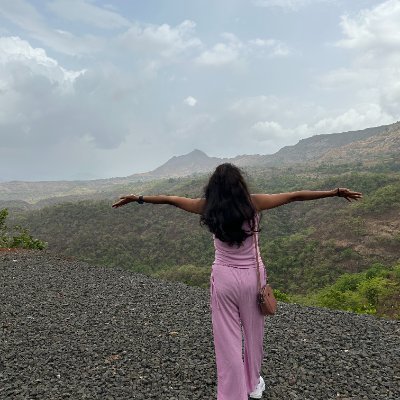 VarshaGunjal's profile picture. live in the present..!!😃