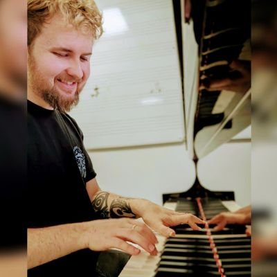 Composer and Gamedev 🎧 
Creative Director @OpenFunGames 🕹️ 🎶https://t.co/bqLrBtpZPW 🙌

Composer for Enigmon 👾 and Black Pines 🌲👁️