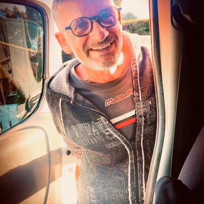 y a-t-il quelqu'un ici qui ai besoin d'une épaule et d' une écoute ?🏳️🌈