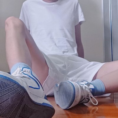 身高178体重55，是个🐔有点小（只有12厘米）0.5偏1、SM偏S的好色之人（最近🦌多有点早泄😭），在江苏南通，有一点点变态（可以一起线下玩，可用💴私原味👔🩳🩲🧦👟）QQ：2490087712（请备注来意）