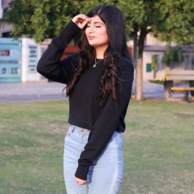 Just a girl having major interest in fashion & food🌻
