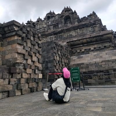 __mega95's profile picture. 🌼🍃⛈️🌈👣👣