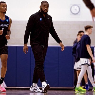 Assistant Men's Basketball Coach @albertusmbb • HS Boys National Director & 17U HGSL Coach @ct_elite_bball • @aicmbb Alum ‘14 🐝🎓🏀 • Father to Eva & Zander 🤎