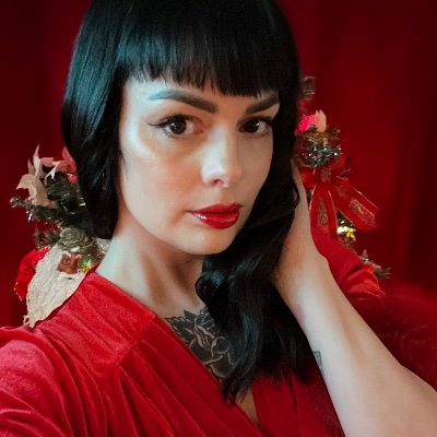 Scream Queen/Goth Mom. Screenwriter. Sometimes Actor. Author with @CLASHBooks - She/her