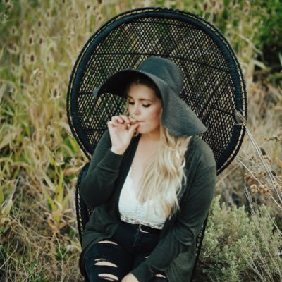 27 || 💔 || 👑 || ♑️♒️♋️ || WA 🌲 || ❤️💛💚 || NSFW @high_im_violet 💋 || Open your mind, protect your heart, and always stay true to yourself!🌈