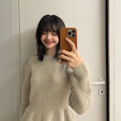 lili123lili_'s profile picture. @wearelloud