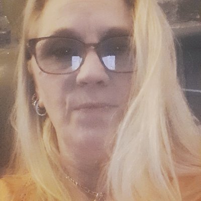 mrssparkle73's profile picture. Love all things sparkly 💎