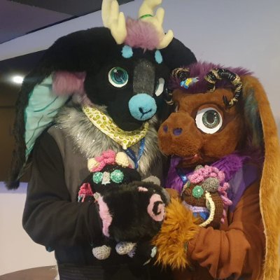 Scottish (living in England) Fursuit maker and part time craft gremlin. 
Happily married ✨ ♥ 

(bad at updates)