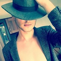 Em (@tentypiar) 's Twitter Profile