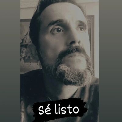 MIS REDES SOCIALES NO SON UN SERVICIO PÚBLICO. 
SON SÓLO UNA HERRAMIENTA PERSONAL.
 HABLO CON LOS AMIGOS, CUENTO COSAS, RESPONDO A LO QUE PUEDO CUANDO PUEDO.