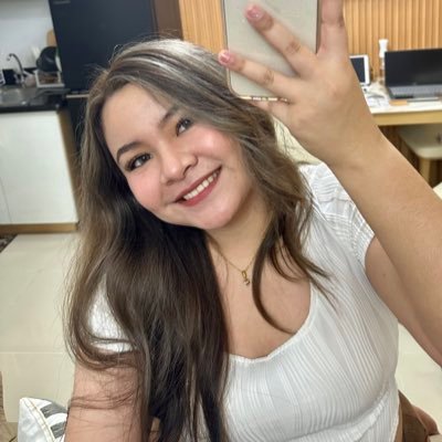 jerisalei_'s profile picture. standing on the edge of great • rrt ☢︎︎