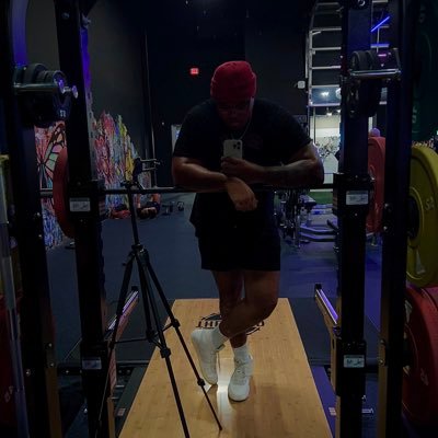 . OFFENSIVE TACKLE!! 6’7 320lbs IG. 📸 mj._will
