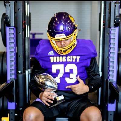 Student athlete 🏈 🐎 24 🎓 Offensive G/T 🦍(6’4 290 lbs) @GoConqsFB💜💛