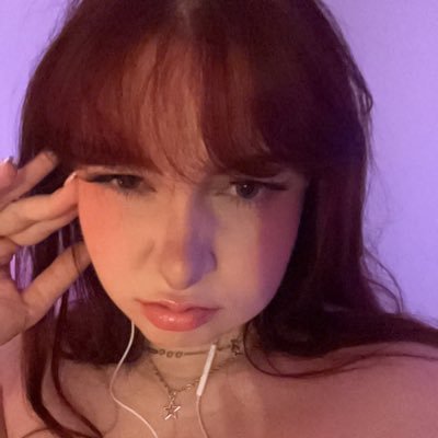 wyngiiz's profile picture. ici ça aime le rose, les paillettes et les girls girl 🪷