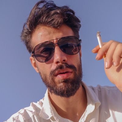 amir_davodpour_'s profile picture. ‏‏‏آن خطاط سه گونه خط نوشتی: یکی او خواندی، لاغیر، یکی را هم او خواندی هم غیر او،یکی نه او خواندی نه غیر او. 
آن خَطِ سِوٌُم منم که سخن گویم. نه من دانم،نه غیر