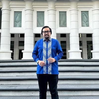 Saya seorang politisi dan saya juga melakukan bisnis