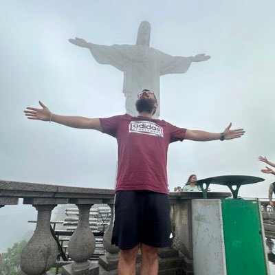Dificuldades me FORTALECEM. Não importa quanto eu tenha que percorrer para chegar onde eu quero.
Professor de Educação Física 🏋🏻♂️🧠📚 = 📈🚀