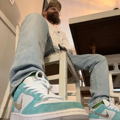 45 married father of two… Love the sneaker culture! Disabled and sharing my passion for sneakers! Looking to get into sneaker photography and digital art.