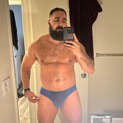 Alt horny account to empanadaddy. Gay Latino thicc and uncut. New to LA. 18+ only please. He/him. Gonna be your daddy one day.