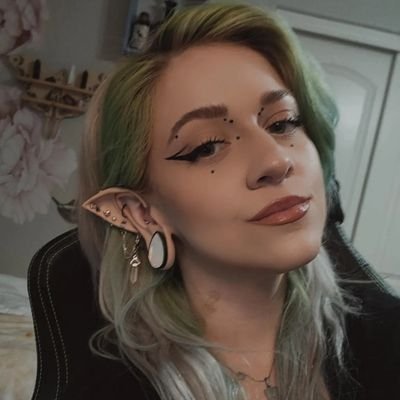 28 | She/Her | Twitch Affiliate | Goblin looking for her shiny rocks | 18+