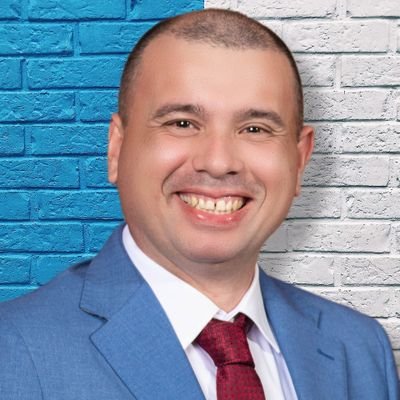 oecarrasco12's profile picture. Profesor de Música y Acordeonista con más de 29 años en la música típica panameña como profesional