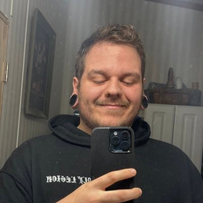 huntrrrr_'s profile picture. 