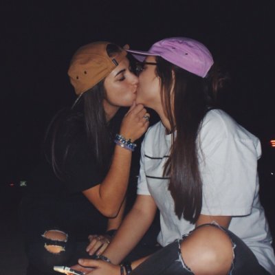 account dedicated to posting the best lesbian content 🏳️‍🌈