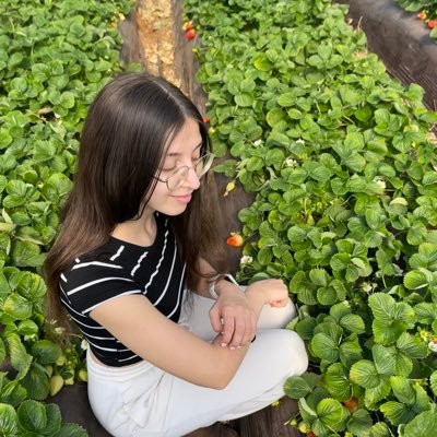 shany132002's profile picture. 