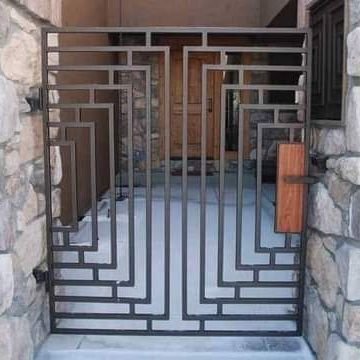 I specialise in making security gates, Palisades, carports and any general welding jobs.
