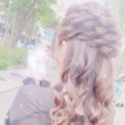 Athena🌺のスタッフです¦紫泉のマネジメントしたり灯り照らしたりなどします¦意外と人懐っこいです¦劇場つくっちゃうのが夢です🌟