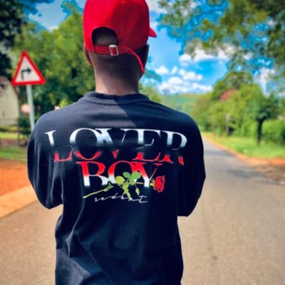 tlotlowsello's profile picture. uk'khala aksizi my dawg

👑