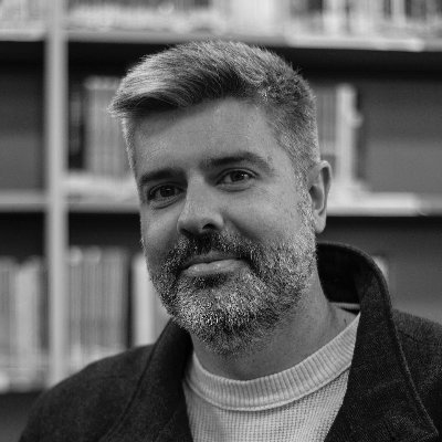 Periodista de vocación. Aventurero de profesión en @HeroesdepapelES También enseño, pero sobre todo aprendo, en la #FCOM de @unisevilla Mudándome a Threads.