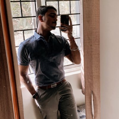 RishabhTri2210's profile picture. 👨🏻💻 Founder @DevVinciStudios | 📸 Crafting authentic brands, websites & AI automations | Helping startups & growth-driven businesses shine online 🌟