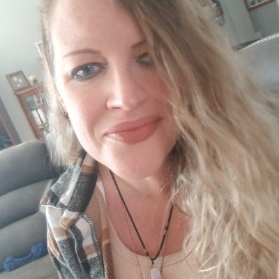 Author. Wife of Batman. Dog mom.
I write books and drink copious amounts of coffee. 📚☕️😊🏳️‍🌈
https://t.co/BEKOpLEtc3