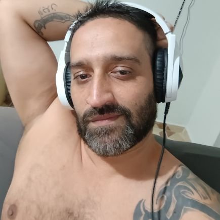 Jogo por diversão, distrair a mente e fugir da rotina do dia a dia.
Sair do stress da vida e ir para o stress dos jogos.🤣🤣 e claro tem rodinha para os +18😈