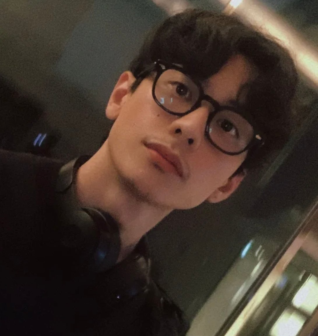 hjzbx71527327's profile picture. 34歳/社畜保育士→ChatGPTを駆使して月収50万以上/AIで稼ぎたいなら間違いなくAI大学👇