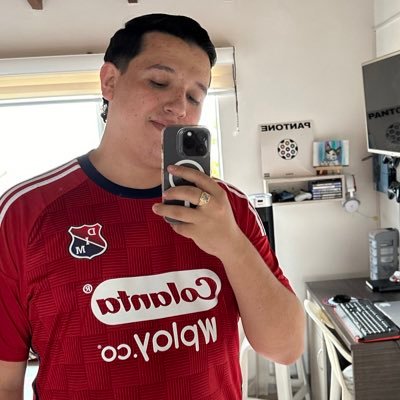 juansan___'s profile picture. Negociador Internacional 🌎✈️ Del rojo papá ❤️💙 Emprendedor 🌭🍔