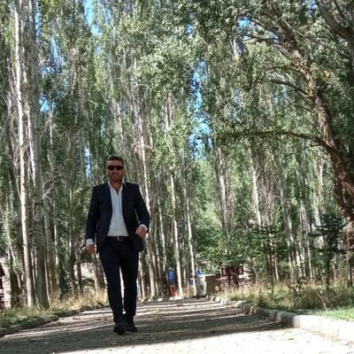 Yaşamak bir ağaç gibi tek ve hür ve bir orman gibi kardeşçesine,bu hasret bizim.
Nazım HİKMET
Ahbap Ağrı gönüllüsü sevginin ve gerçeğin peşindeyiz.💚