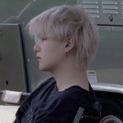 Kikisdiaryz's profile picture. 🎀 your favorite marine biologist 🤍 sfw 🐾