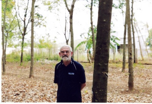 Retired principal/teacher, advocate, petrol head, author, bad poet, Vietnam vet (Nasho - 7RAR 1970 - 2nd tour), proud bleeding heart, master's graduate at 76.