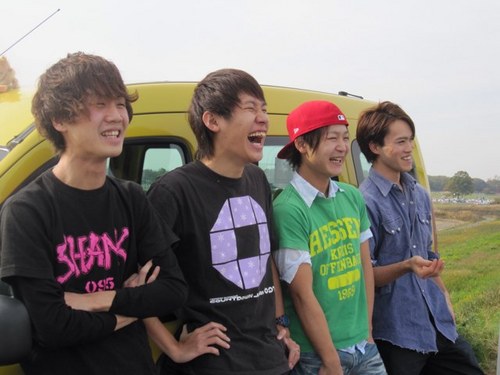 tvprogram_tw's profile picture. 埼玉県の北浦和で活動中、TV PROGRAMの公式Twitterです！
メンバー
小林健太(vo.gt.)@kbknt_tv
川合甚(gt.)@kawai146tv
和田英晃(ba.cho.)@merokoaraaa
三浦大樹(dr.cho.)@doyasento