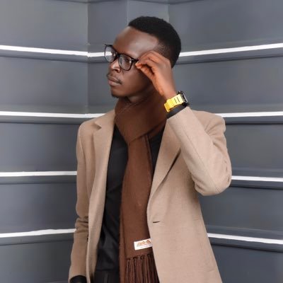 Digital author 🇳🇴🇩🇰🇸🇪🇸🇸 Director📣📢 Film maker📽🎬 Programmer💻🖥#aspiring male model🧥👖👟#Fashiondesigner