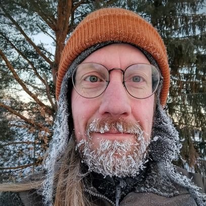 EeroGrundstrom's profile picture. Folk&electronic musician @ Suistamon Sähkö, Sväng, Celenka, Sähköpaimen etc. 
Maalla, vasemmalla, koiran kanssa.