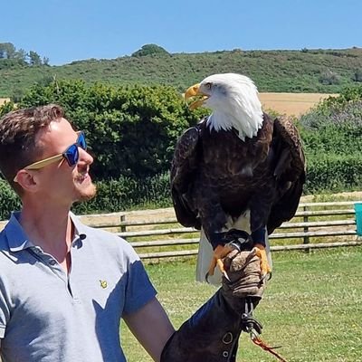 AWildShiro's profile picture. Gamer, Cosplayer, Comicon Extraordinaire