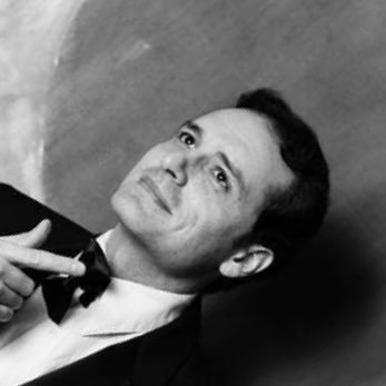 143freeworld's profile picture. ❤️🤍💙 🌎💟🌍@freeworld143 bugged out 💋 Love is all. It’s only a paper moon 🌙 #wordle