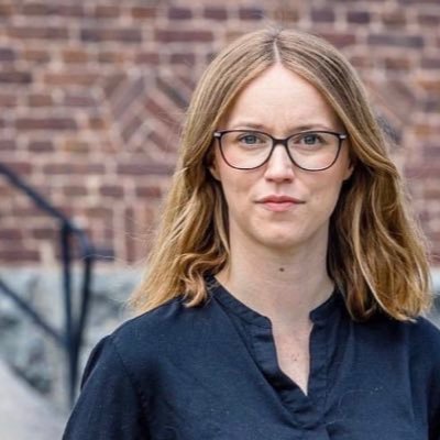 Hälsing i Sundbyberg, kommunpolitiker (MP) och lärare. Gillar Bollnäs, vintersport och schlager. Och AIK, förstås.